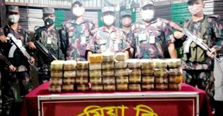 ৫ বস্তা ইয়াবা ফেলে মিয়ানমারে পালাল পাচারকারীরা