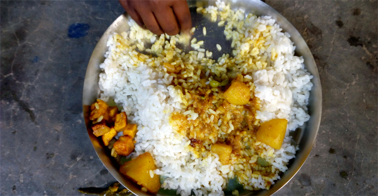 ভাতে বিষাক্ত ট্যাবলেট মিশিয়ে সন্তানদের খাওয়ালেন মা