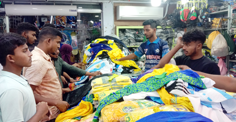 ভৈরবে জার্সি বিক্রির ধুম, আর্জেন্টিনা-ব্রাজিল শীর্ষে