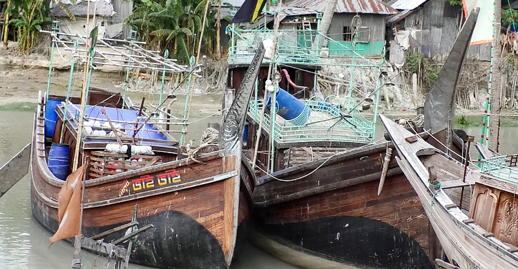 সাগরে মাছ ধরা বন্ধ, দুশ্চিন্তায় ভোলার জেলেরা