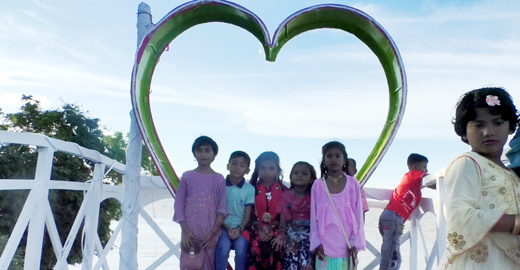 ঈদে জমে উঠেছে ভোলার ‘ইলিশ বাড়ি’