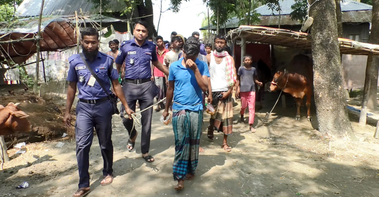 ভোলায় নিষেধাজ্ঞা অমান্য করে ইলিশ ধরায় ৩৩ জেলে আটক