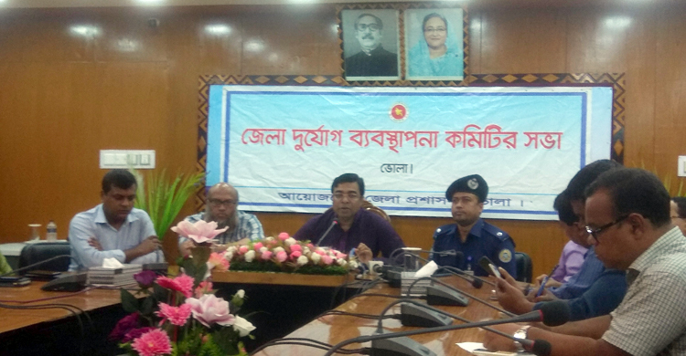 ভোলায় ঝুঁকিপূর্ণদের আশ্রয় কেন্দ্রে নেয়া হচ্ছে