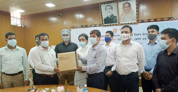হাইফ্লো ন্যাজাল ক্যানোলা বিতরণ করলেন ভোলা জেলা প্রশাসক