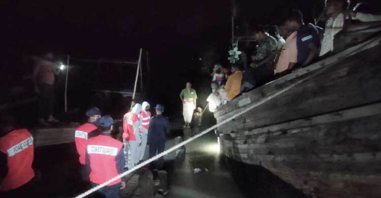 ভোলার চরাঞ্চলের মানুষ ছুটছে নিরাপদ আশ্রয়ে