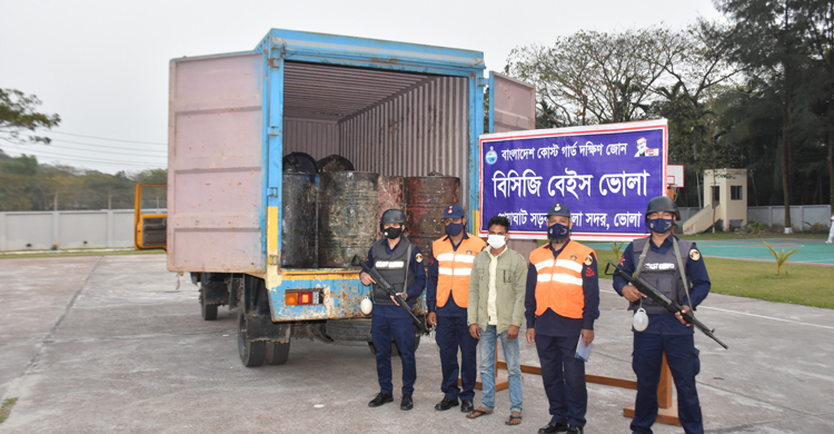ভোলায় ৩২ ব্যারেল চোরাই সয়াবিন তেল জব্দ