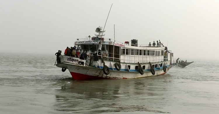 মেঘনায় নাব্য সংকটে নৌযান চলাচল ব্যাহত