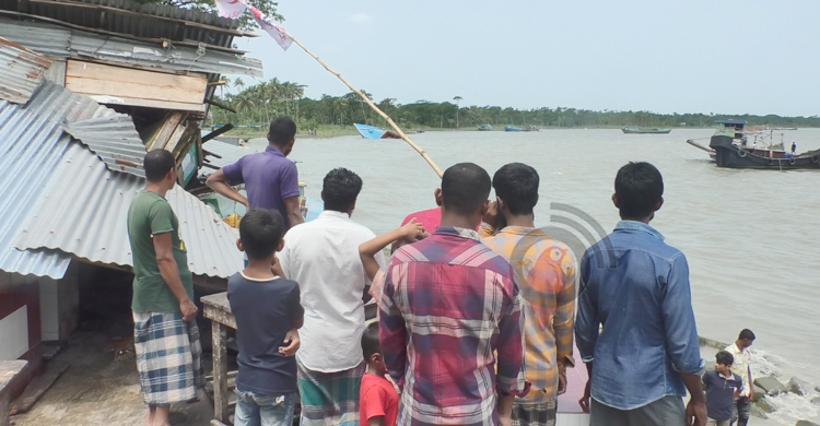 ভোলায় ঝড়ের কবলে বাল্কহেড ডুবি