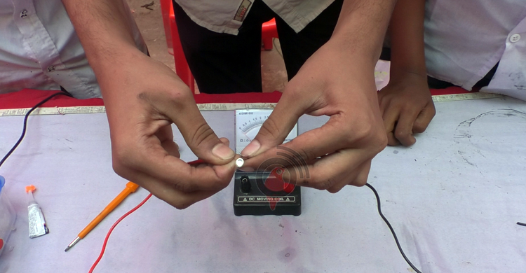 কাদা থেকে বিদ্যুৎ তৈরি করে তাক লাগালো স্কুলছাত্র সাইদুর