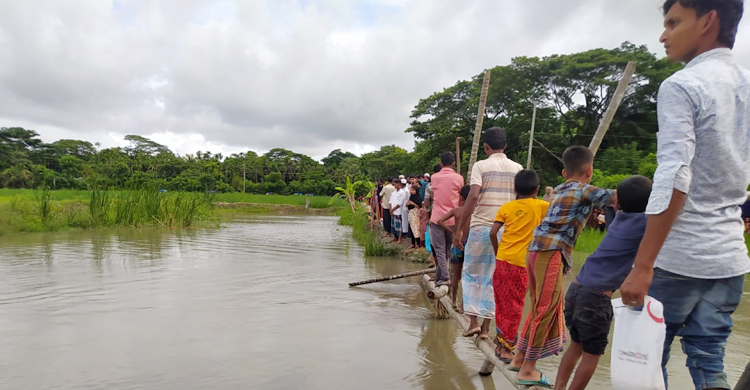 স্কুল থেকে ফেরার পথে খালে পড়ে শিশুর মৃত্যু, নিখোঁজ ১