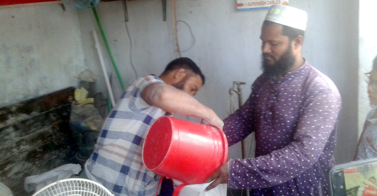 ভোলায় হঠাৎ করেই বেড়েছে ওএমএসের আটার চাহিদা