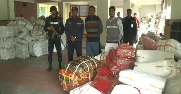 ৫ কোটি টাকার শাড়ি-লেহেঙ্গা ফেলে পালালো চোরাকারবারিরা