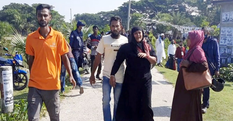 ভোলায় জাল ভোট দিতে গিয়ে জরিমানা গুনলেন নারীসহ ৪ জন