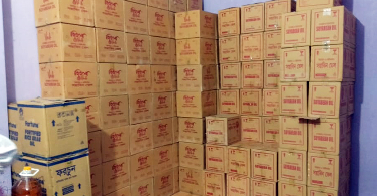 ৬২০০ লিটার সয়াবিন তেল মজুত করে রেখেছিলেন ডিলার, গোডাউন সিলগালা