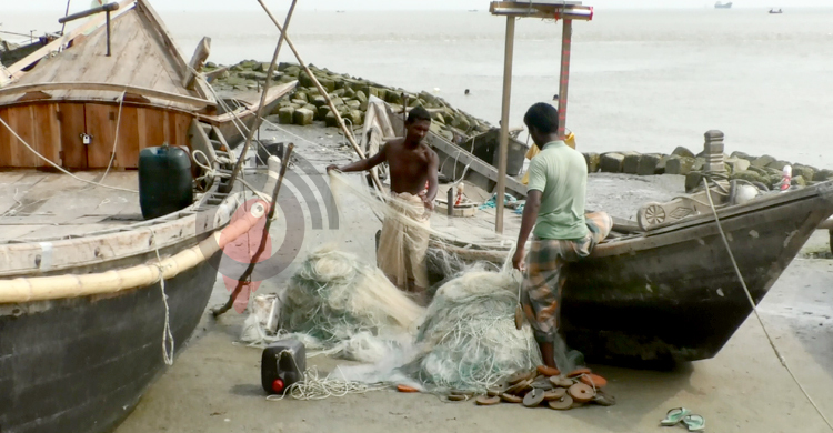 দুই মাস পর মাছ শিকারে নদীতে নামবেন জেলেরা