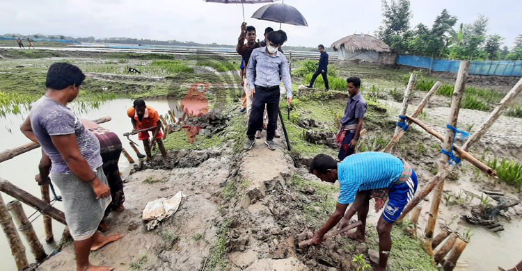 মোংলায় সরকারি খালের অবৈধ বাঁধ অপসারণ শুরু