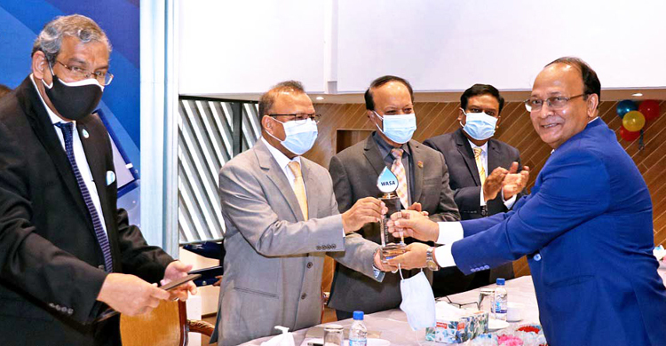 সাউথইস্ট ব্যাংককে পুরস্কৃত করলো ঢাকা ওয়াসা