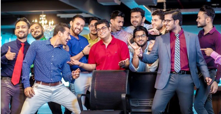 বিপ্লব সাহার কণ্ঠে ‘পূজোয় ছুটি নাই..’