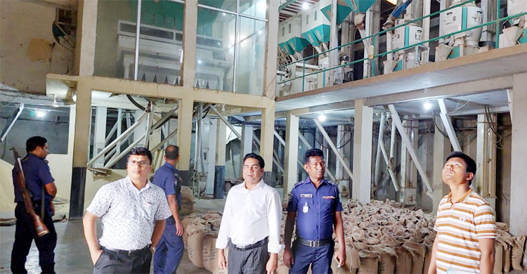 চালের বাড়তি মজুত রেখে জরিমানা গুনলেন ৬ ব্যবসায়ী