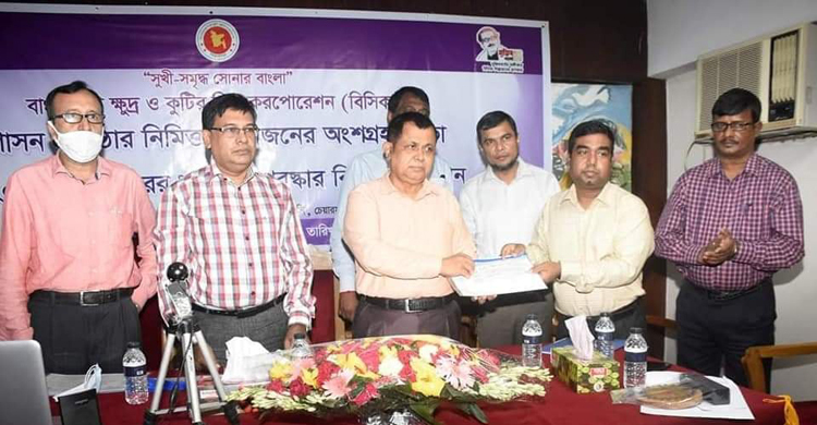 বিসিকের ১২ কর্মকর্তা-কর্মচারী পেলেন শুদ্ধাচার পুরস্কার