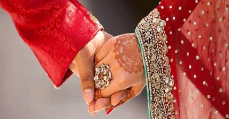 ভাগিনাকে ডেকে এনে খালার সাথে বিয়ে দিলেন গ্রামের মাতব্বররা!