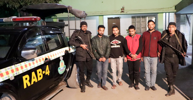 ‘কর্মকর্তা’ পরিচয়ে বিকাশের টাকা হাতিয়ে নিত তারা