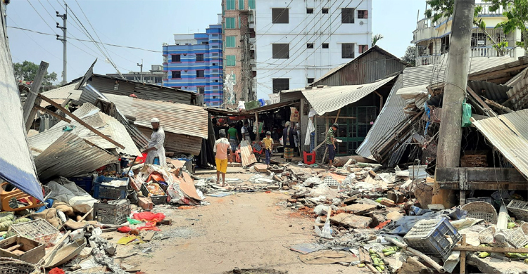 চাঁদপুরে দুই শতাধিক অবৈধ স্থাপনা উচ্ছেদ