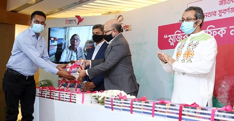 bKash to distribute 20,000 'Mujib' graphic novels
