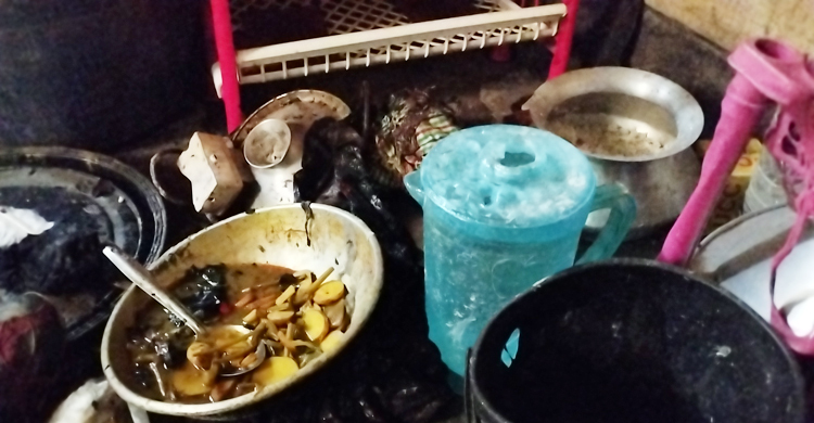 দুপুরে খেতে এসে ঠাঁই হলো হাসপাতালে