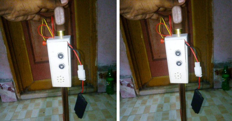 অন্ধ ব্যক্তির সামনে বাধা থাকলে সংকেত দেবে লাঠি