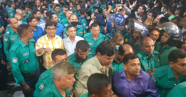 বিএনপির গ্রেফতার নেতাকর্মীদের আদালতে তোলা হয়েছে