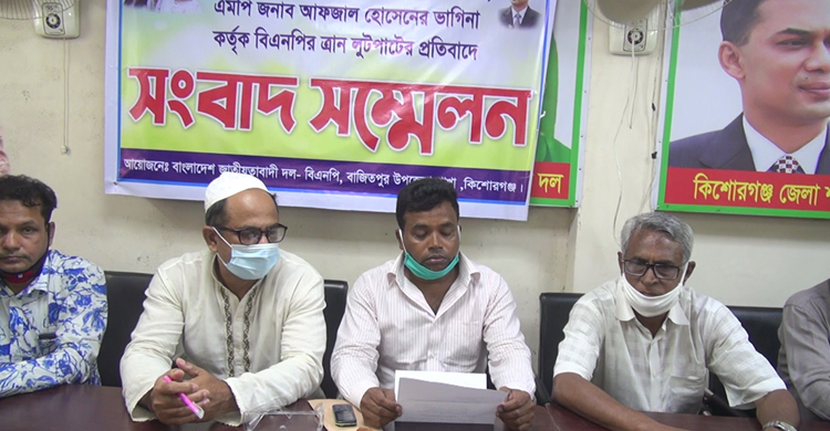 বিএনপির ত্রাণ লুট করলেন এমপির ভাগিনা