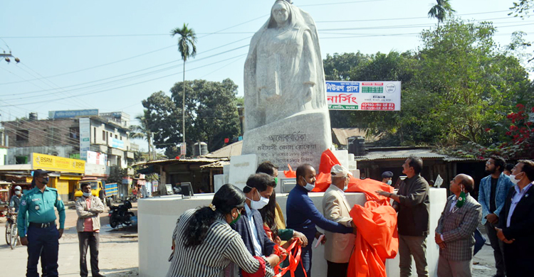 দায়সারাভাবেই উন্মোচিত হলো ‘আলোকবর্তিকা’