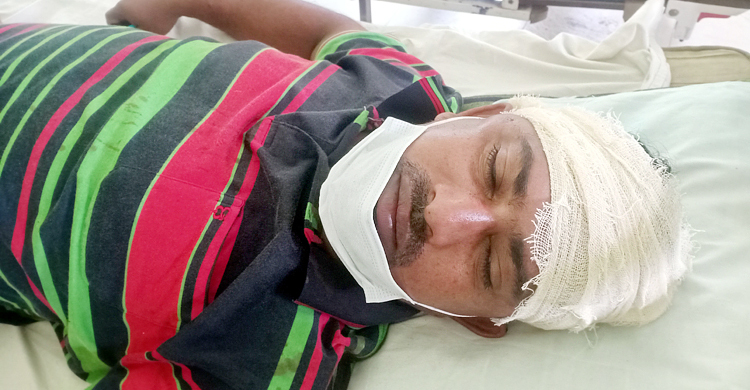 বীর মুক্তিযোদ্ধাকে মারতে গিয়ে মার খেলেন বিএনপি নেতা