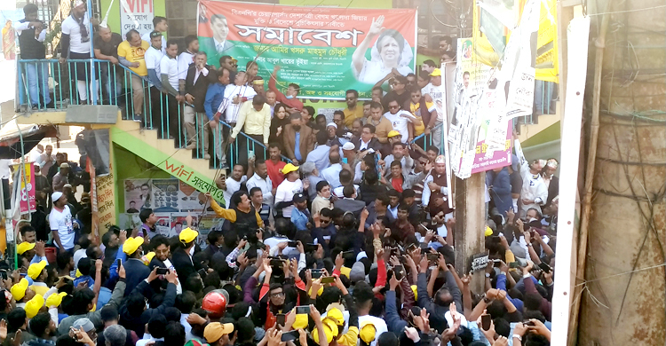 বাধা ডিঙিয়ে সমাবেশে যোগ দিলেন খসরু-রুমিন ফারহানা