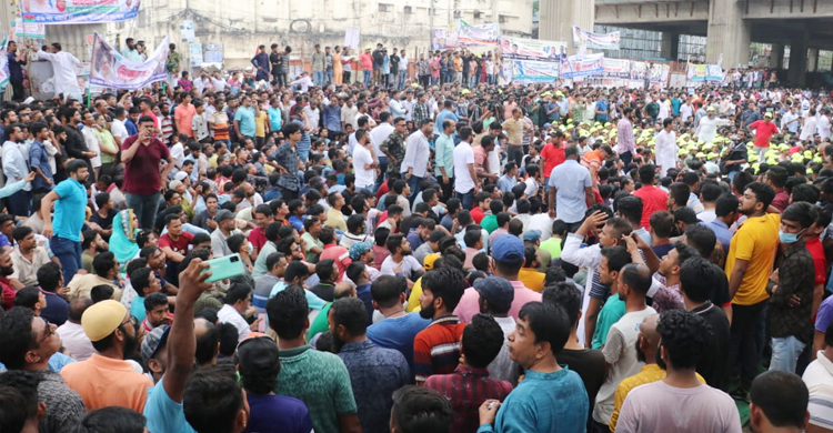 প্রেস ক্লাবের সামনে বিএনপির সমাবেশ, সড়কে যান চলাচল বন্ধ