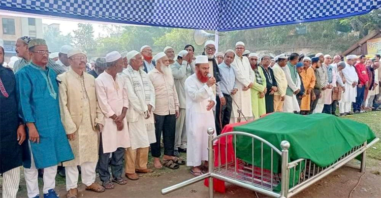 বাবা-মায়ের পাশে শায়িত সাবেক এমপি শাহজাহান