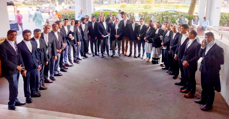 বিভিন্ন দাবি নিয়ে প্রধান বিচারপতির কাছে বিএনপিপন্থি আইনজীবীরা