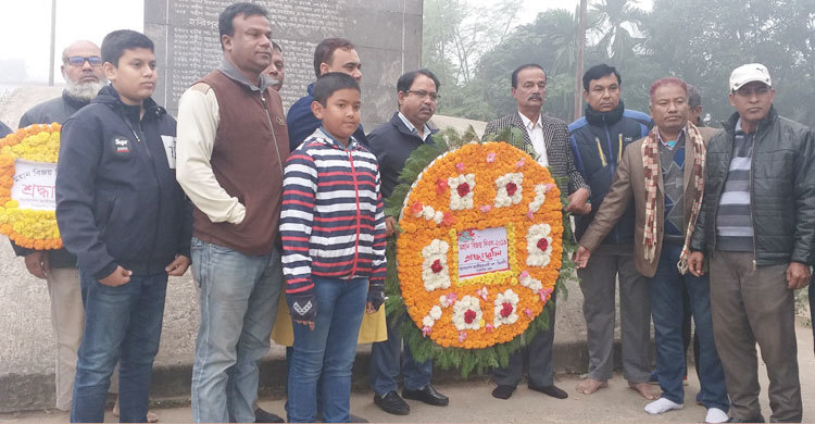 শহীদ স্মৃতিস্তম্ভে জুতো পায়ে বিএনপি নেতারা!