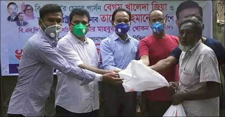 মাহবুব উদ্দিন খোকনের পক্ষে ত্রাণ ও ঈদ উপহার বিতরণ