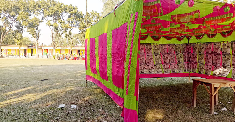 স্কুলের মাঠে নৌকার অফিস