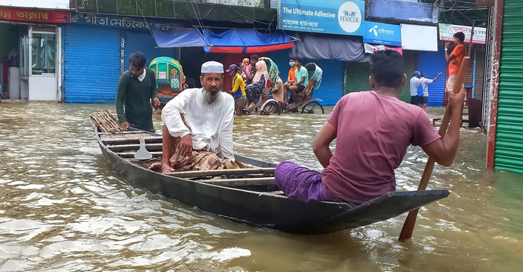 সুনামগঞ্জে সড়কে নৌকা!