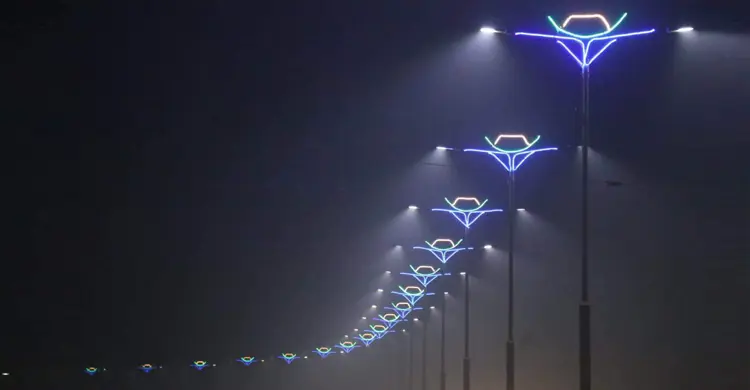 নৌকা আকৃতির সড়ক বাতিতে আলোকিত ময়মনসিংহ