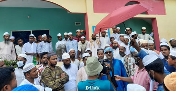 ট্রলার ডুবিতে নিহতদের পরিবারকে অর্থসহায়তা সাদাকাহ ফাউন্ডেশনের