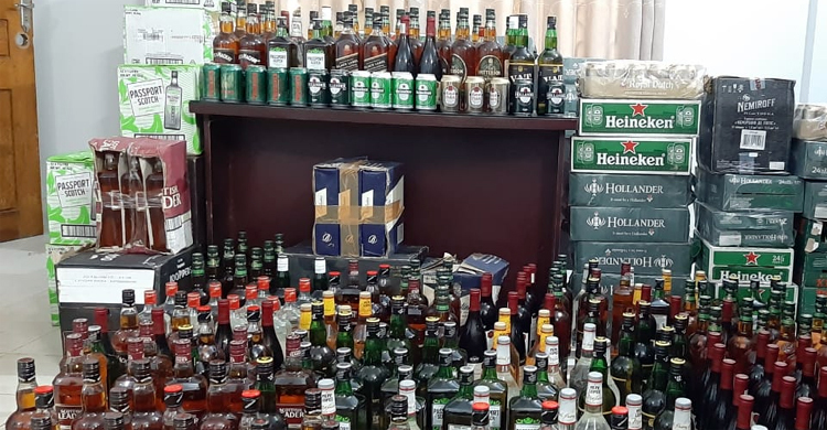 রমজানেও চালু বার, বন্ধ করতে গিয়ে মিলল কোটি টাকার মদ