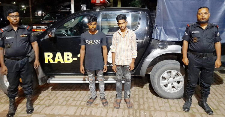 নকল সোনার মূর্তিসহ ২ যুবক আটক