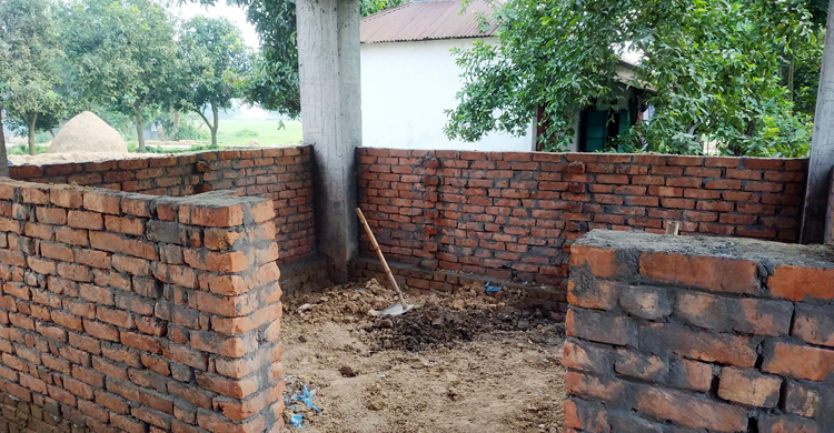 ৩ নম্বর ইট দিয়ে তৈরি হচ্ছে ১৬ লাখ টাকার ওয়াশ ব্লক!