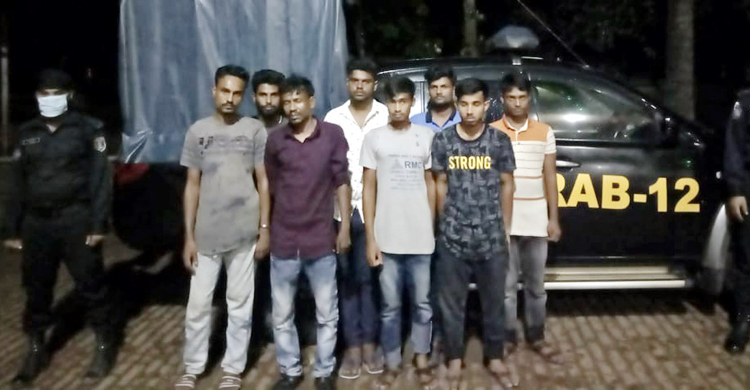 বগুড়ায় মদ-বিয়ারসহ আটক ৮