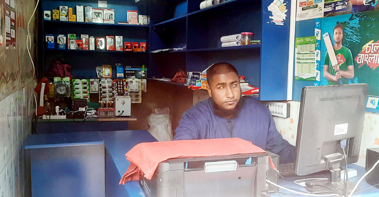 দৃষ্টিপ্রতিবন্ধী সজীব চালাতে পারেন মোবাইল-কম্পিউটার