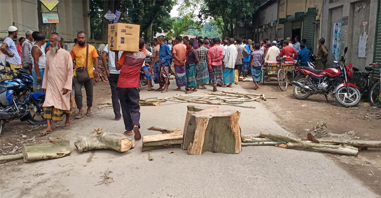 বগুড়ায় সার না পেয়ে কৃষকদের সড়ক অবরোধ